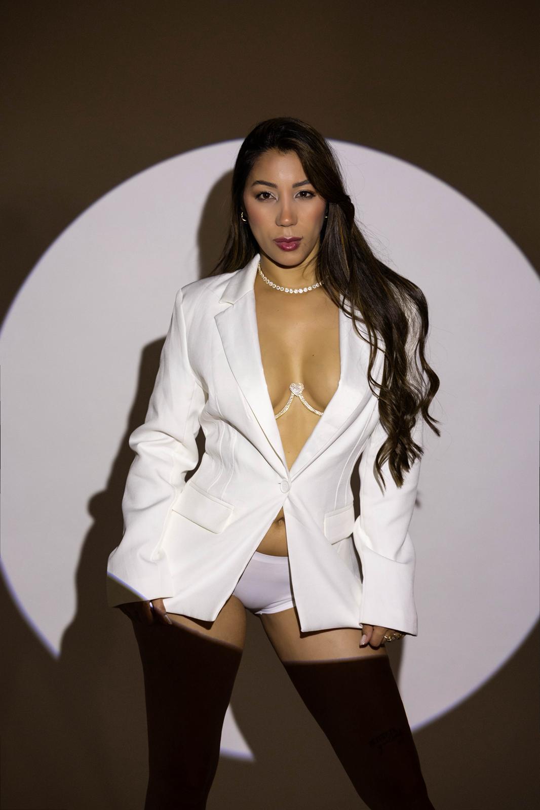 Escort - SHEYLA - Ibiza Tops